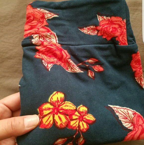 Lularoe os roses.