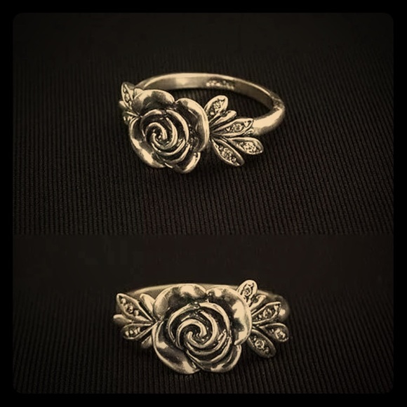 Jewelry - Beautiful Retro Carved Rose Ring