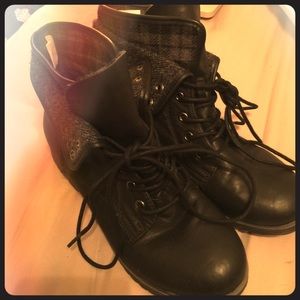 Black combat boots with flannel accent size 8