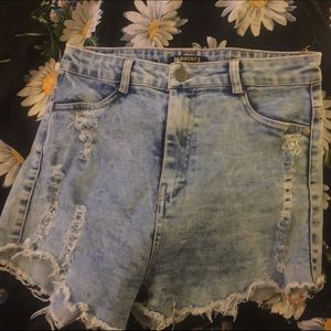 Distressed stretchy shorts