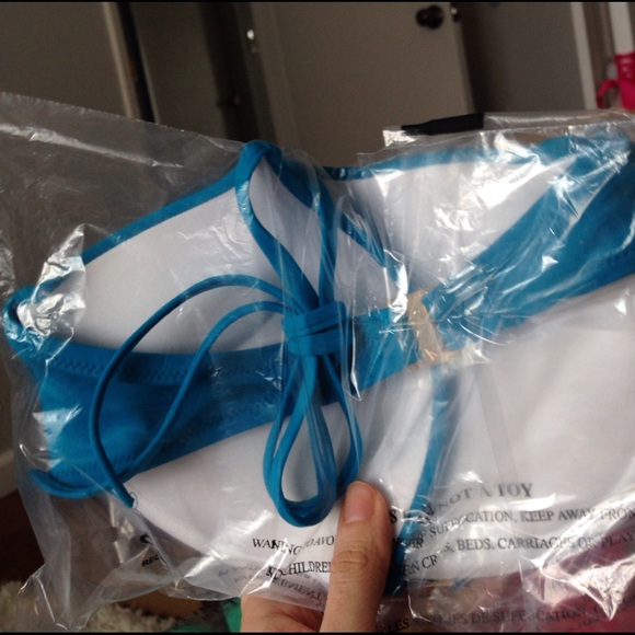 Victoria's Secret bombshell bikini swim Top - Picture 7 of 7