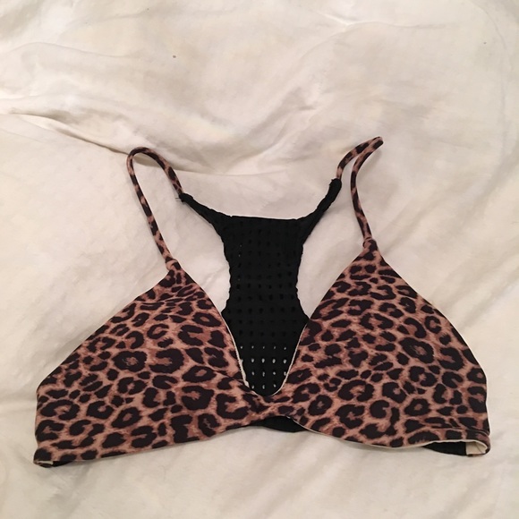 Small acacia jaws top animal print