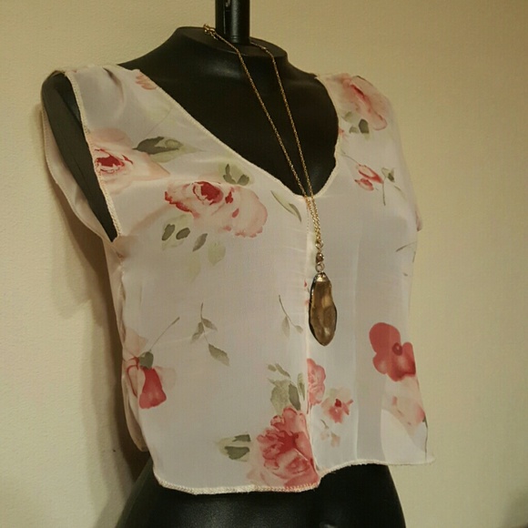 Adorable crop top! - Picture 2 of 4