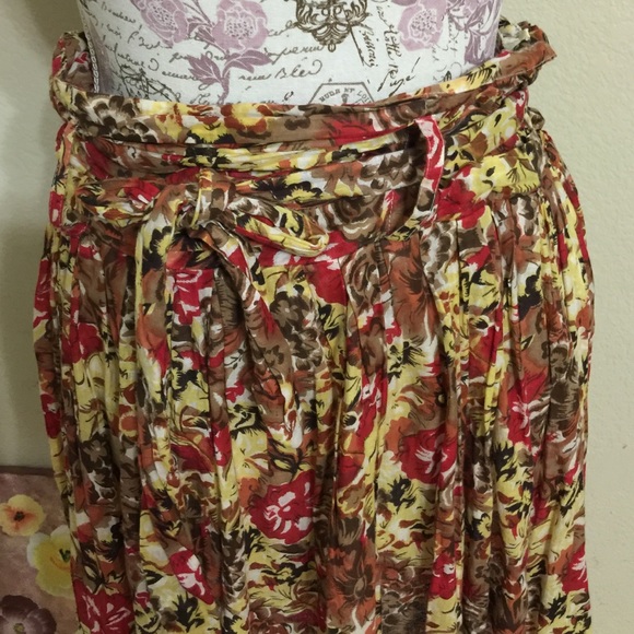🎈SALE TEASE Cotton & Crochet floral skirt- SK-69 - Picture 2 of 4
