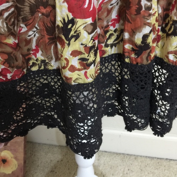 🎈SALE TEASE Cotton & Crochet floral skirt- SK-69 - Picture 3 of 4