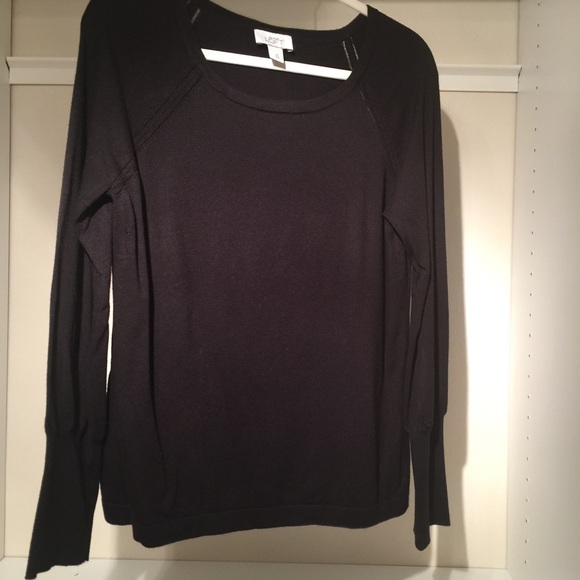 Scoop neck long sleeve knit top
