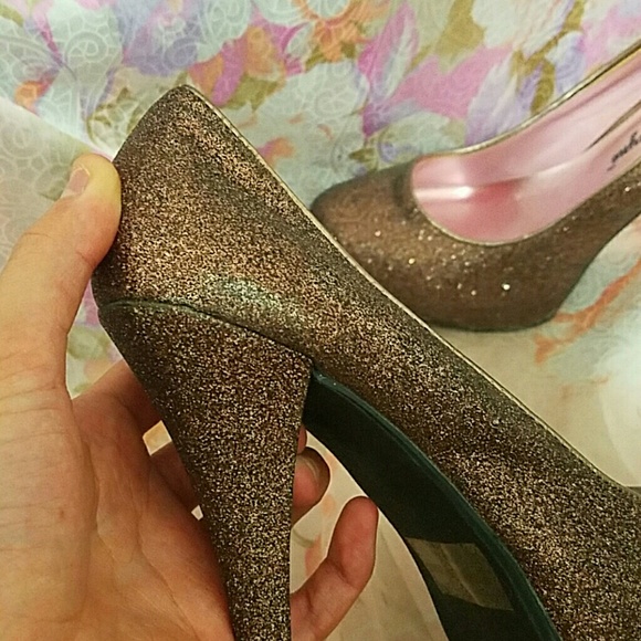 Bronze glittered heels - Picture 2 of 3