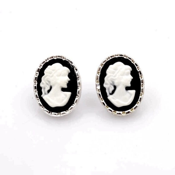 Jewelry - BOGO 🌟 Victorian Cameo Stud Earrings