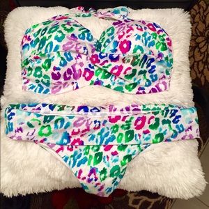 VS 36DD top. Large bottom. NWOT