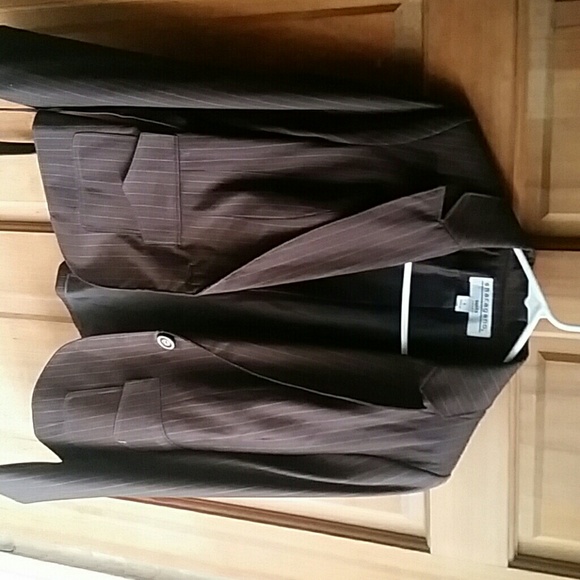 Woman's sharagano suit