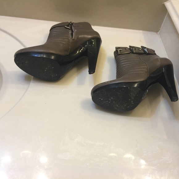 Shoes - Picture 4 of 4