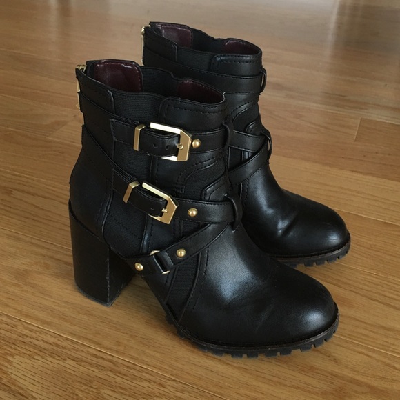 Report Signature Boots