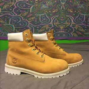 timberland boots lightly worn