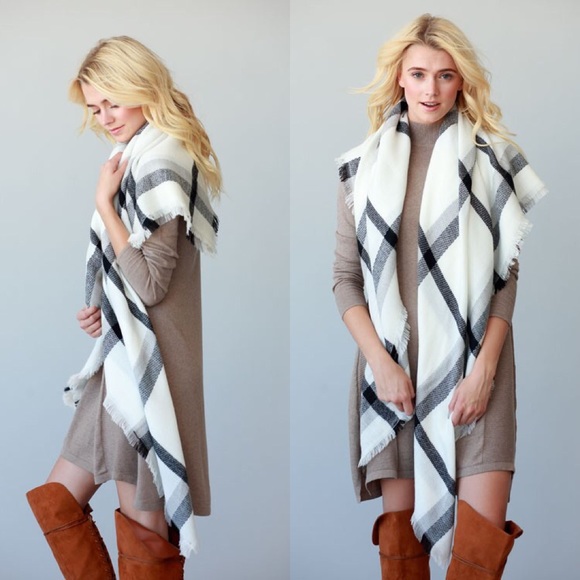Accessories - NWT || Black White Thick Plaid Blanket Skarf