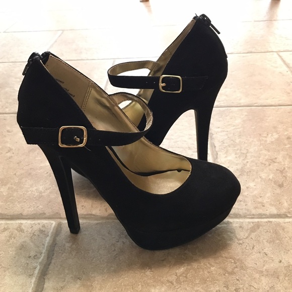 Cute black heels! NWOT