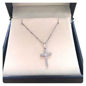 14kt White gold diamond cross necklace
