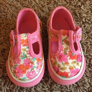 BABY SHOES - SIZE 4 - NEVER WORN!!