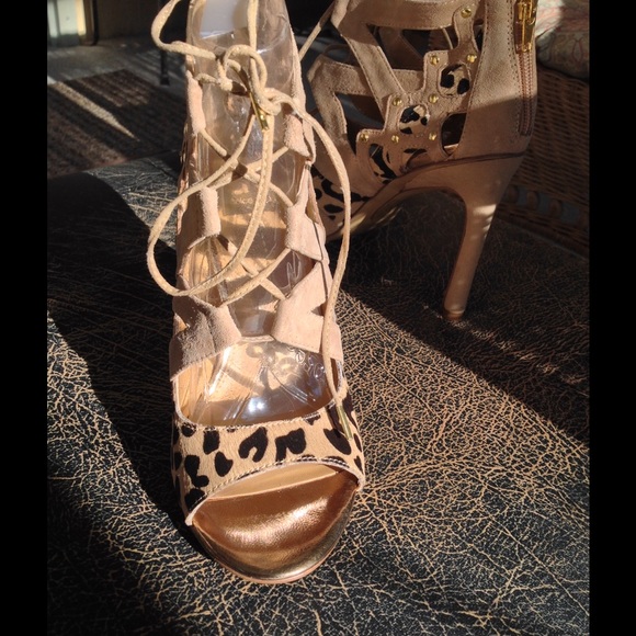 🔴SOLD!🔴NEW! Suede and Leopard Fur Printed Heels - Picture 2 of 3