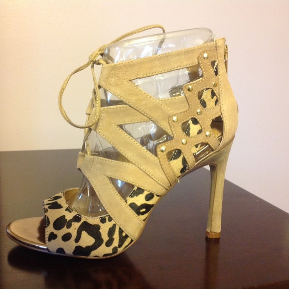 🔴SOLD!🔴NEW! Suede and Leopard Fur Printed Heels - Picture 3 of 3