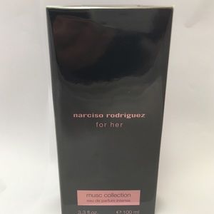 narciso rodriguez for her musc collection
EDP