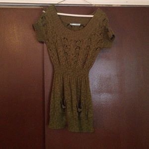 Olive short sleeve sweater