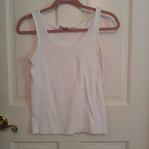 White loose tank