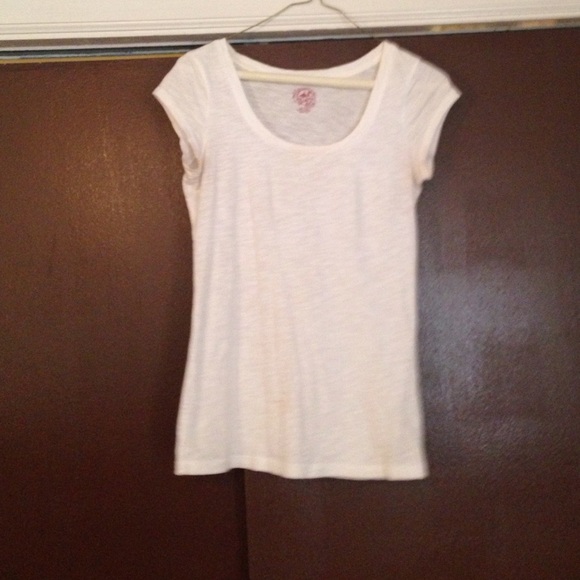 White tee