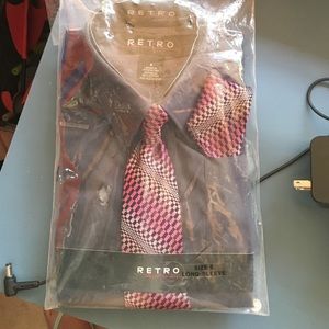 Charcoal colored long sleeve dress shirt and tie