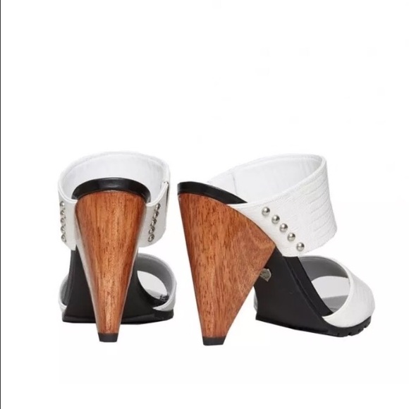 Alice & Olivia Callie Lizard Leather heel sandal - Picture 2 of 4