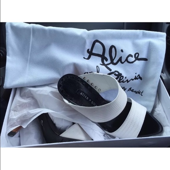 Alice & Olivia Callie Lizard Leather heel sandal - Picture 4 of 4