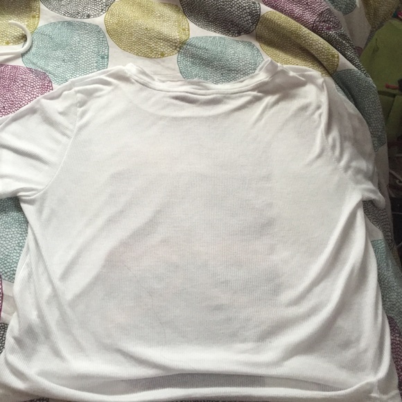 White crop top with design - Picture 2 of 3