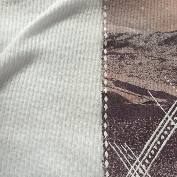 White crop top with design - Picture 3 of 3