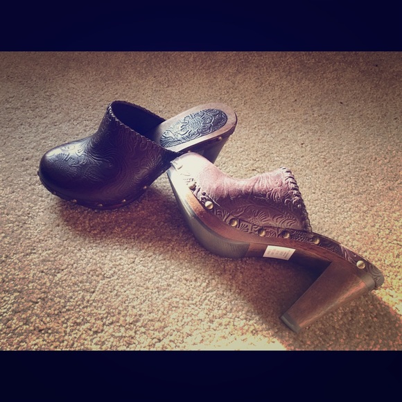 Banana Republic Clogs