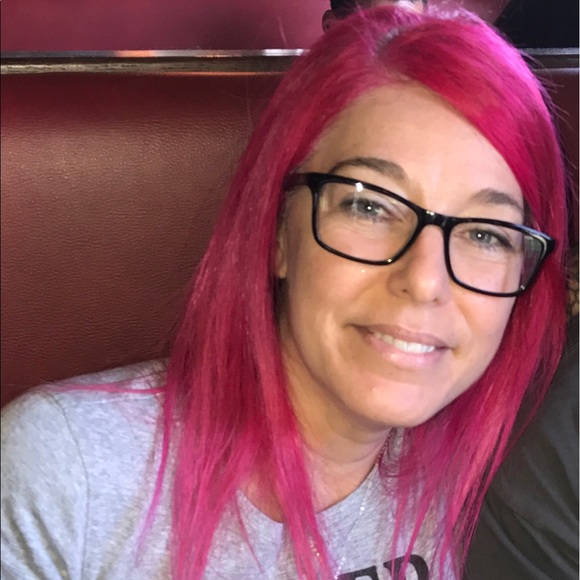 Meet your Posher, Danielle - Picture 3 of 3