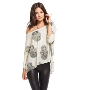 Chaser slouchy Hamsa tee