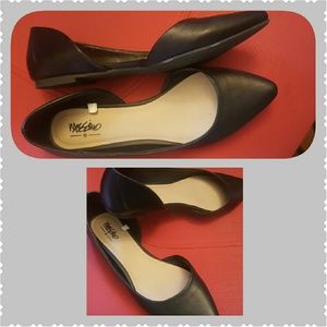 Womens pointed toe black flats