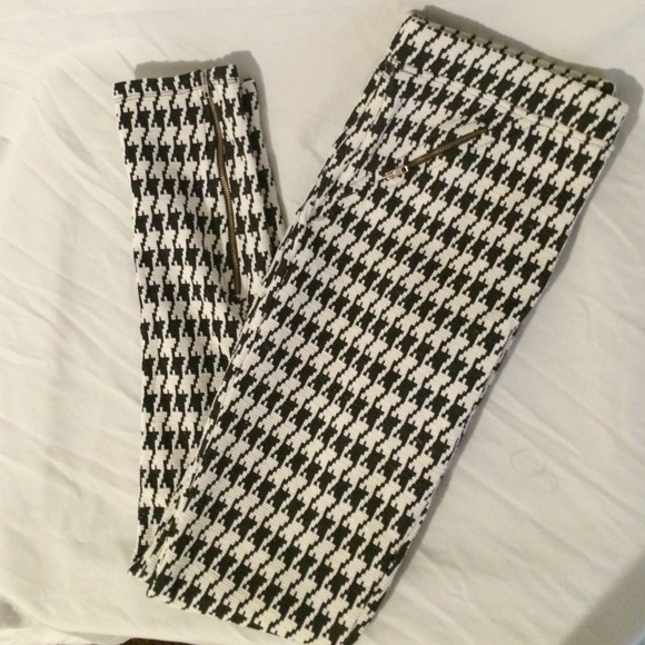 MAKE AN OFFER Zara  jacquard  trouser legging