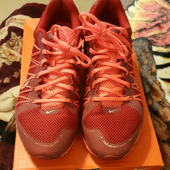 Men Nike's - Picture 4 of 4