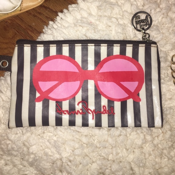 Henri bendel sunglasses case