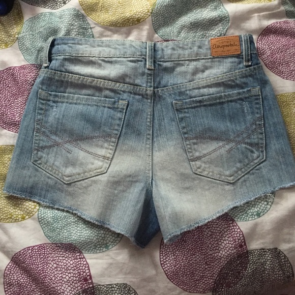 Ripped Jean shorts - Picture 2 of 3