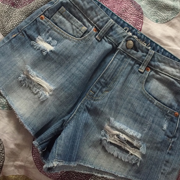 Ripped Jean shorts - Picture 3 of 3