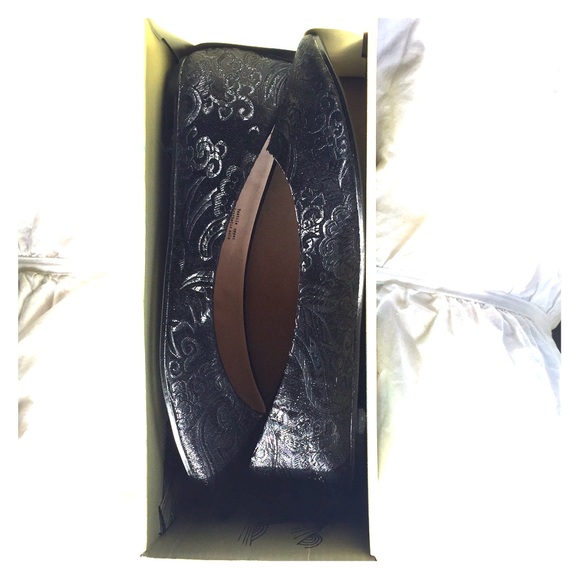NWT Kimchi Blue Skimmer - Black pattern woven