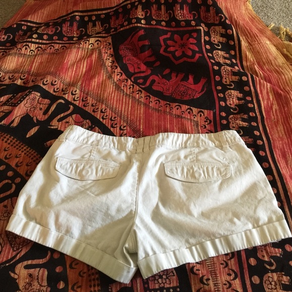American Eagle pleated white shorts - Picture 2 of 2