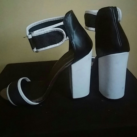 Heels - Picture 3 of 4