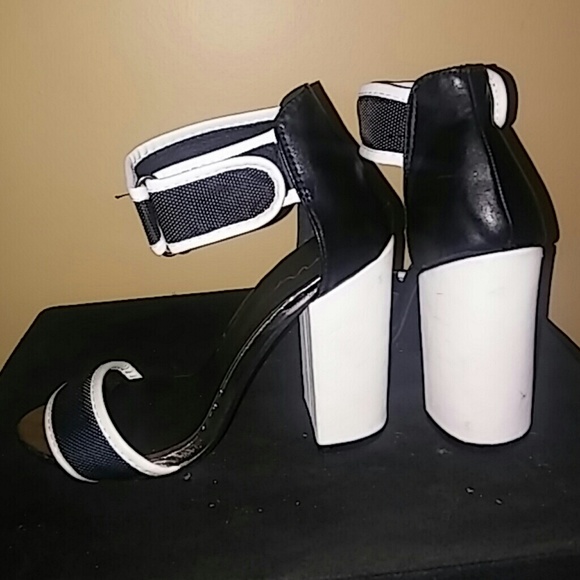 Heels - Picture 4 of 4