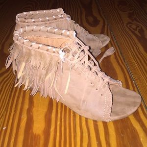 Open toe fringe sandals
