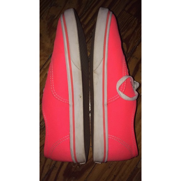 CLOSET CLOSING Coral Vans - Picture 3 of 4