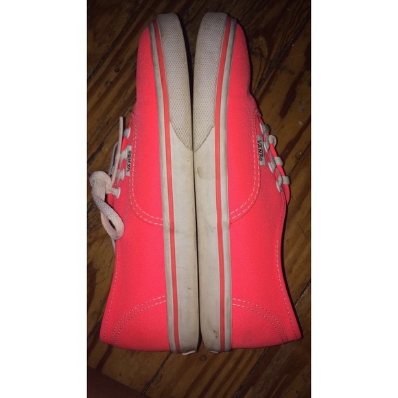 CLOSET CLOSING Coral Vans - Picture 2 of 4