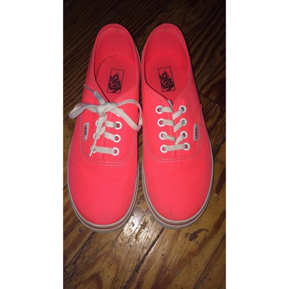 CLOSET CLOSING Coral Vans - Picture 4 of 4