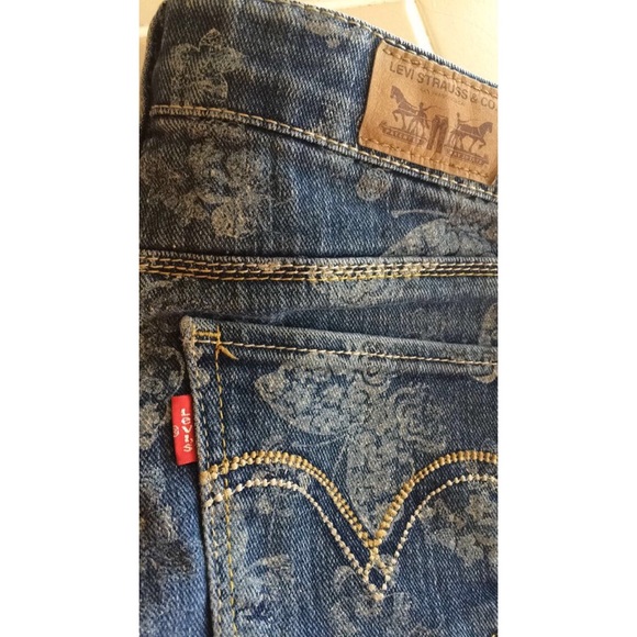 CLOSET CLOSING Levi Shorty Shorts - Picture 2 of 2
